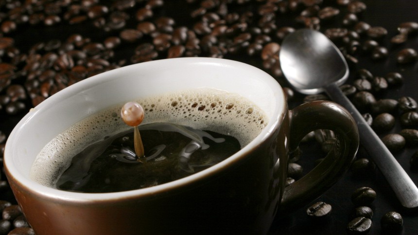 Tasse Kaffee Kaffeebohnen Löffel