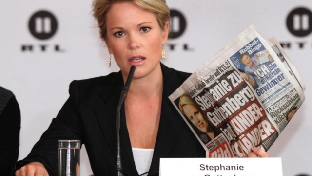 TV: "Tatort Internet": Stephanie zu Guttenberg stellt die von ihr moderierte Sendung "Tatort Internet" vor - und posiert dabei mit einer Bild-Zeitung. Die Schlagzeile: Stephanie zu Guttenberg jagt Kinderschänder im TV.