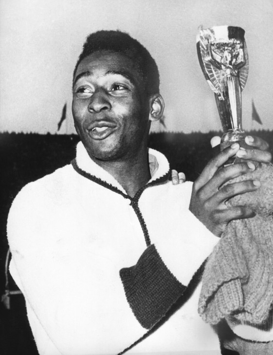Pele mit dem Jules-Rimet-Cup, 1962