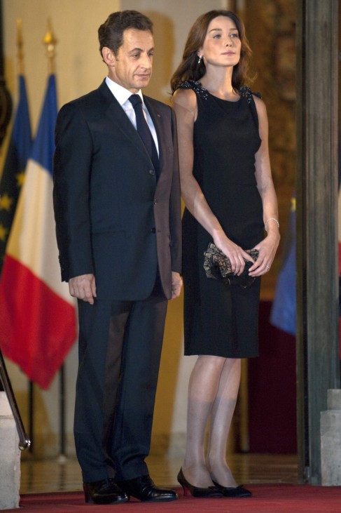 France's President Sarkozy welcomes Iraq's President Talabani at the Elysee Palace in Paris