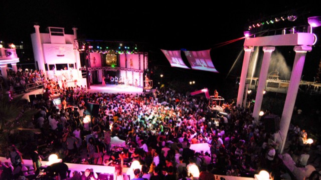 Türkpop in den Open-Air-Clubs: Bodrum feiert groß und schick