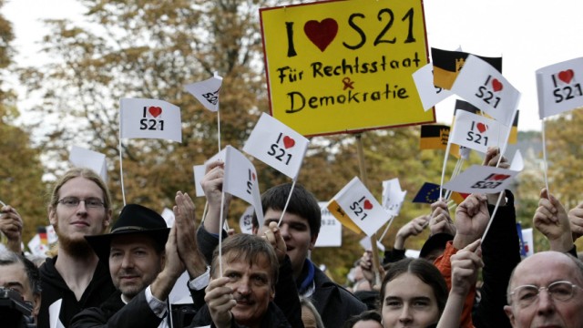 Kundgebung der Befuerworter von 'Stuttgart 21'