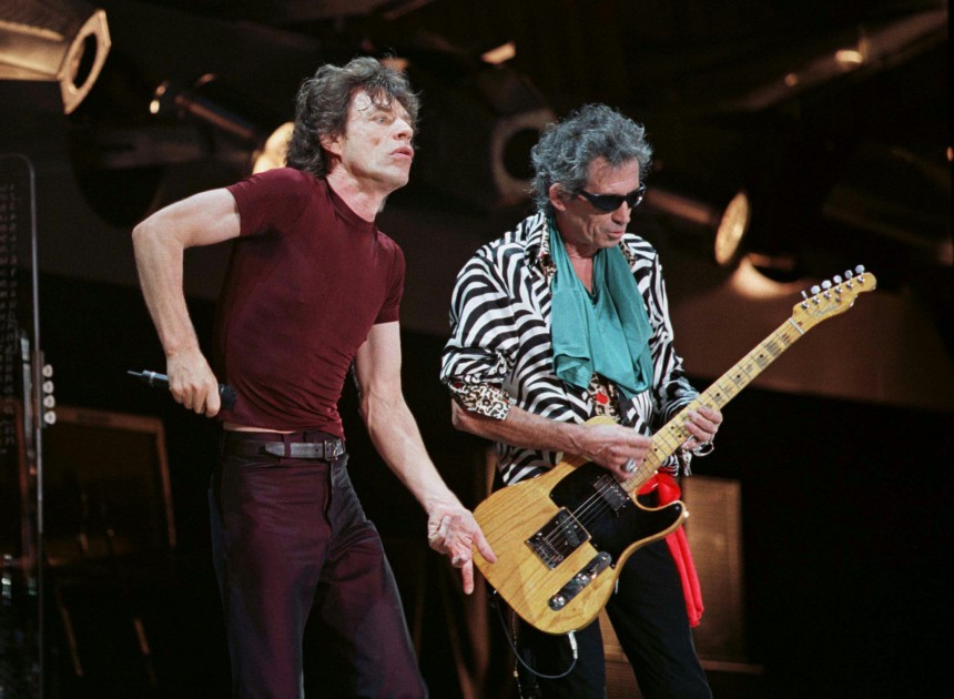 MICK JAGGER AND KEITH RICHARDS ENTERTAIN FANS