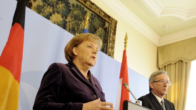 Euro-Länder: Bundeskanzlerin Angela Merkel und Luxemburgs Premier Jean-Claude Juncker liegen derzeit öfters über Kreuz: Beim EU-Gipfel Ende Oktober in Brüssel vertraten die zwei Regierungschefs dezidiert unterschiedliche Auffassungen zum künftigen Euro-Stabilitätspakt - nun prescht der Luxemburger mit einem Vorschlag für gemeinsame Euro-Anleihen nach vorne. Diese lehnt Berlin entschieden ab.