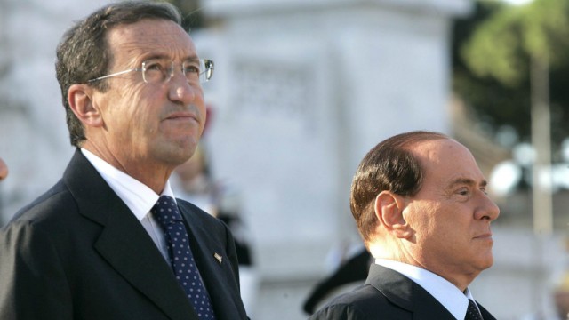 Fini fordert Berlusconis Rücktritt