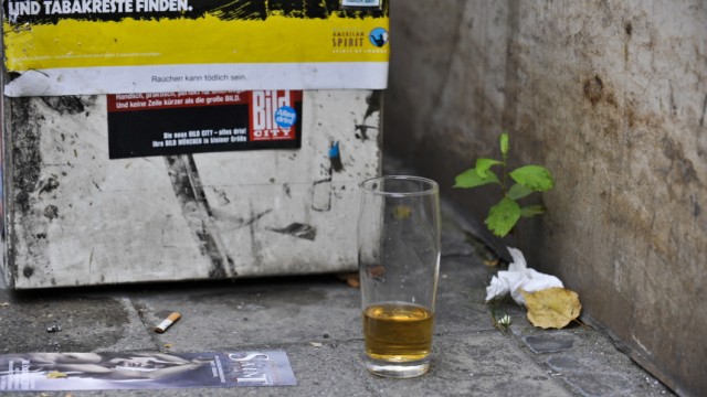 Jugendliche und Alkohol: Was nach Feiern auf öffentlichen Plätzen bleibt, ist vor allem eines: Müll.