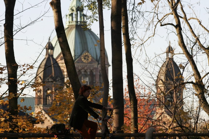 Herbstlicher Blick auf die Lukaskirche, 2006