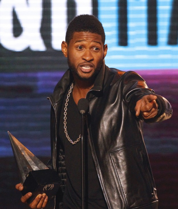 Singer Usher accepts the award for Favorite Male R&B Artist at the 2010 American Music Awards in Los Angeles