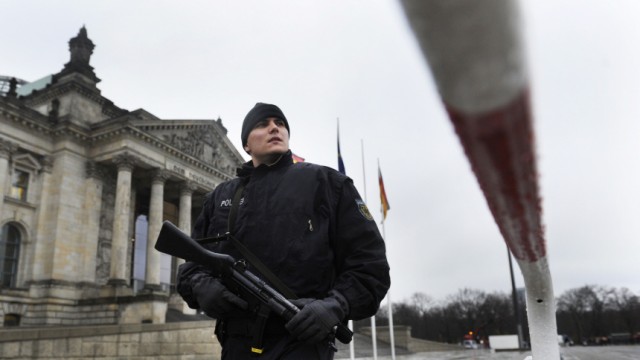 Reichstag Terror Warnung Polizsist Touristen