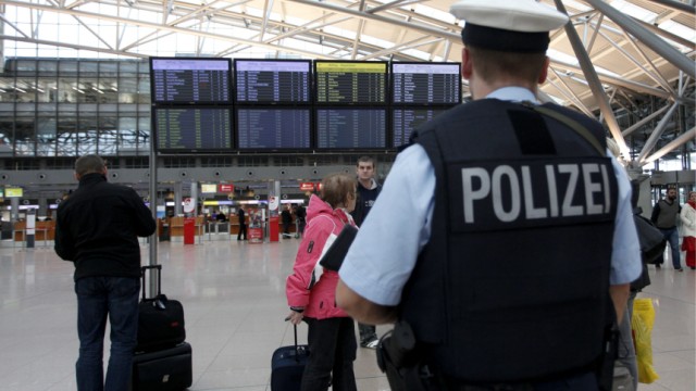 Polizei-Kontrolle auf Flughafen Hamburg