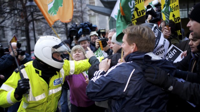 Krise in Irland - Proteste und Gewalt