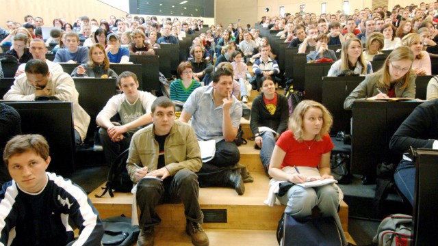Überfüllter Hörsaal an Universität Halle