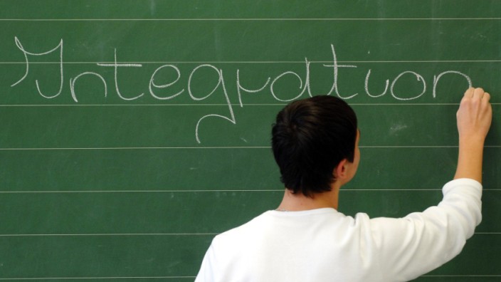 Zeitung: Koalition wünscht mehr Migranten als Lehrer