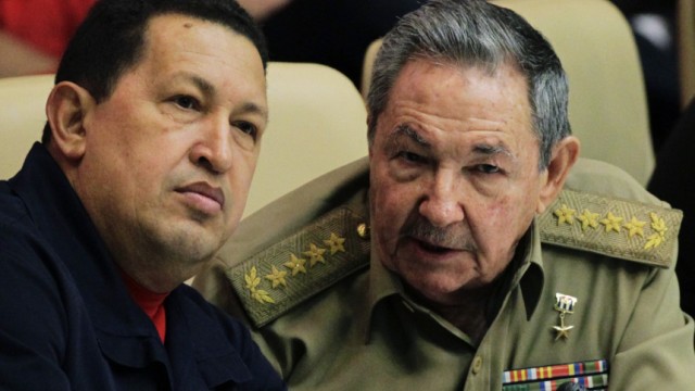 Cuban President Raul Castro speaks with his Venezuelan counterpart Hugo Chavez during a ceremony in Havana
