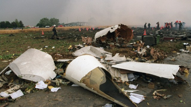 Geldstrafe für US-Fluggesellschaft: Ein Bild aus dem Jahr 2000 zeigt die Trümmer der Concorde. 113 Menschen starben bei dem Unglück, jetzt hat ein Gericht in Frankreich entschieden, wer dafür die Verantwortung trägt.