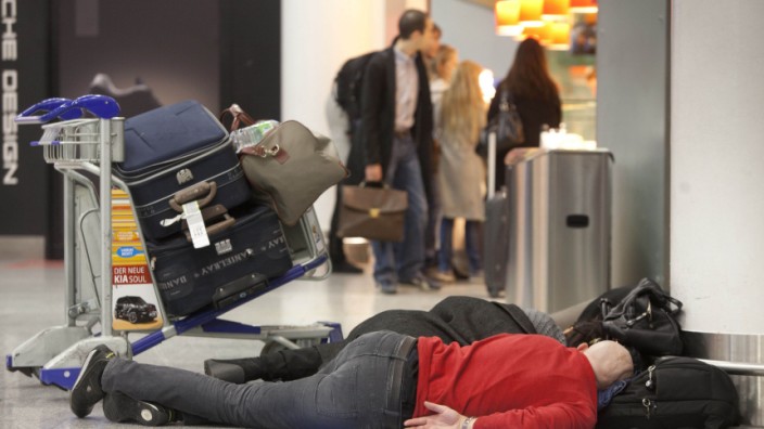 Flughafen Luftverkehr Flug Annullierung Streik Verspätung Passagiere
