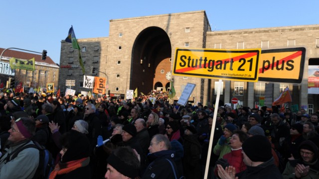 Kundgebung der 'Parkschuetzer' gegen 'Stuttgart 21'