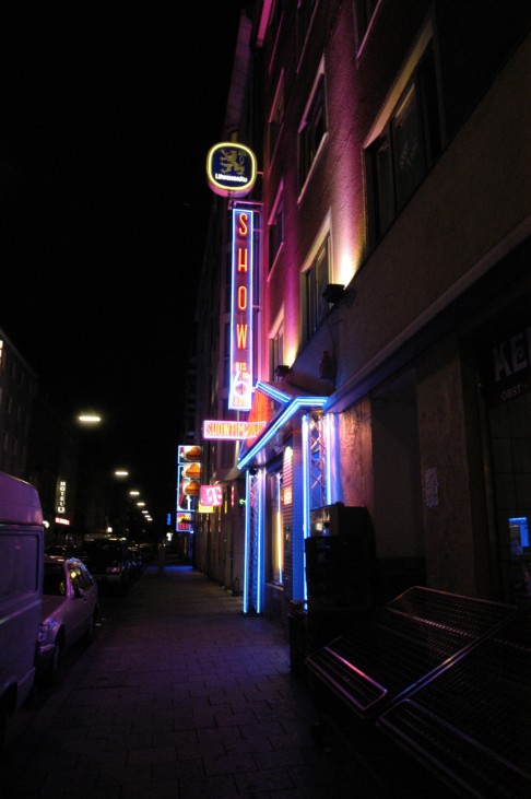 Landwehrstraße bei Nacht, 2004