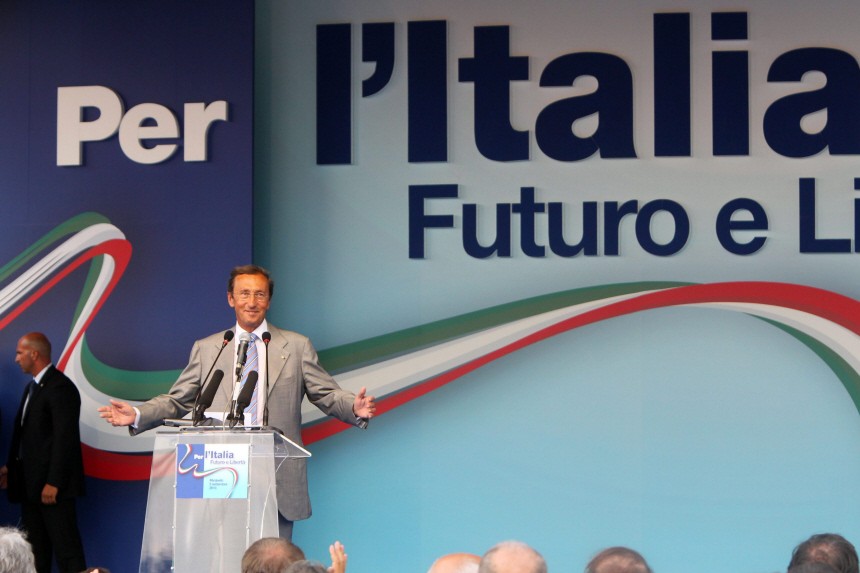 Berlusconi-Kontrahent Fini rechnet ab und stellt Strategie vor