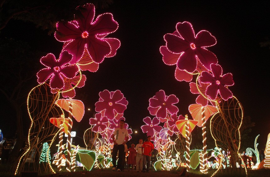 People look at illuminated Christmas decorations in Cali