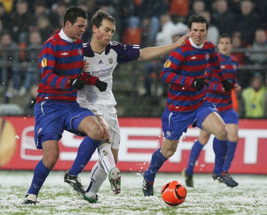 Anderlecht's De Sutter kicks the ball to score past Hajduk Split's players during their Europa League match in Brussels