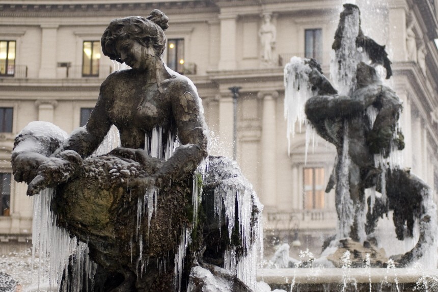 Italy, Rome: Rare low low temperatures in Rome, freezing the City's famous fountains