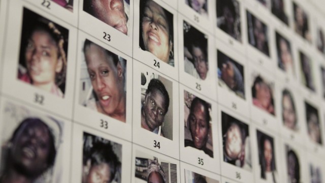 Serienmörder in Los Angeles: Auf Tafeln und im Internet zeigt die Polizei von Los Angeles die Fotos junger Frauen, die sie bei dem mutmaßlichen Serienmörder Lonnie F. fand.