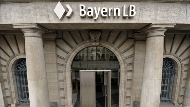 Zeitung: Landesbank stoppt Zahlungen an Ex-Vorstaende