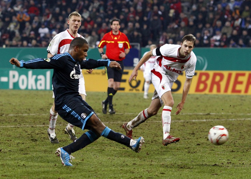 Schalke 04's Farfan scores against FC Augsburg during their German Soccer Cup match in Augsburg