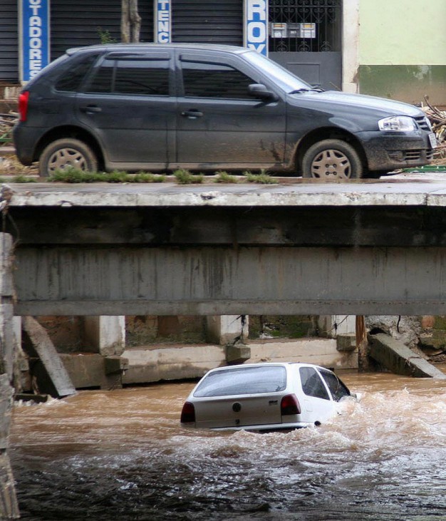 DEATH TOLL RISES UP TO 432 AFTER HEAVY RAINS IN BRAZIL
