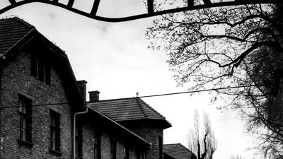 Himmlers KZ-Bordelle: Block 24a des Stammlagers Auschwitz. Im ersten Stock befand sich das Lagerbordell.