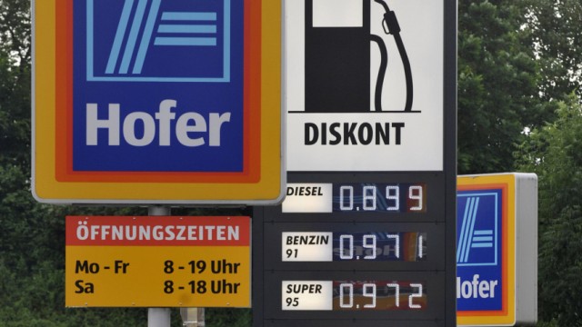 Bruederle ermuntert Discounter zum Einstieg in den Kraftstoffverkauf
