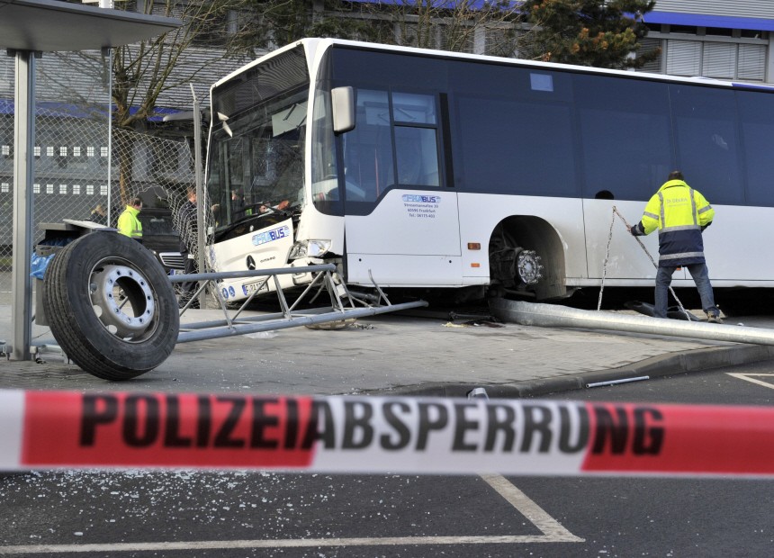 Tödlicher Busunfall am Flughafen Frankfurt