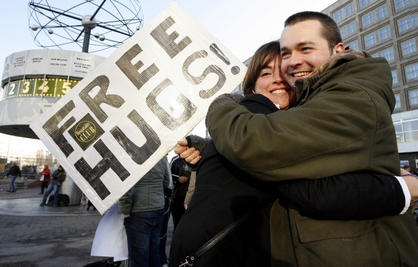'Free Hugs' - Umarmungen kostenlos