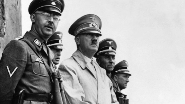 Nazi-Verbrecher Adolf Hitler und Heinrich Himmler im Jahre 1940.