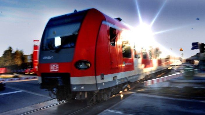 S-Bahn-Ringschluss: S-Bahn bei Erding