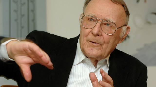 Kamprad, founder of IKEA announces a donation to Lausanne's Cantonal School of Art