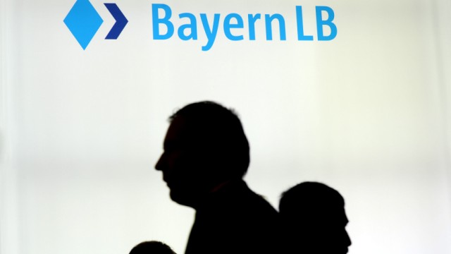 BayernLB fährt 2010 operativen Gewinn ein