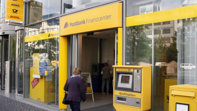 Kuendigungsschutz und Lohnerhoehung fuer Postbank-Beschaeftigte