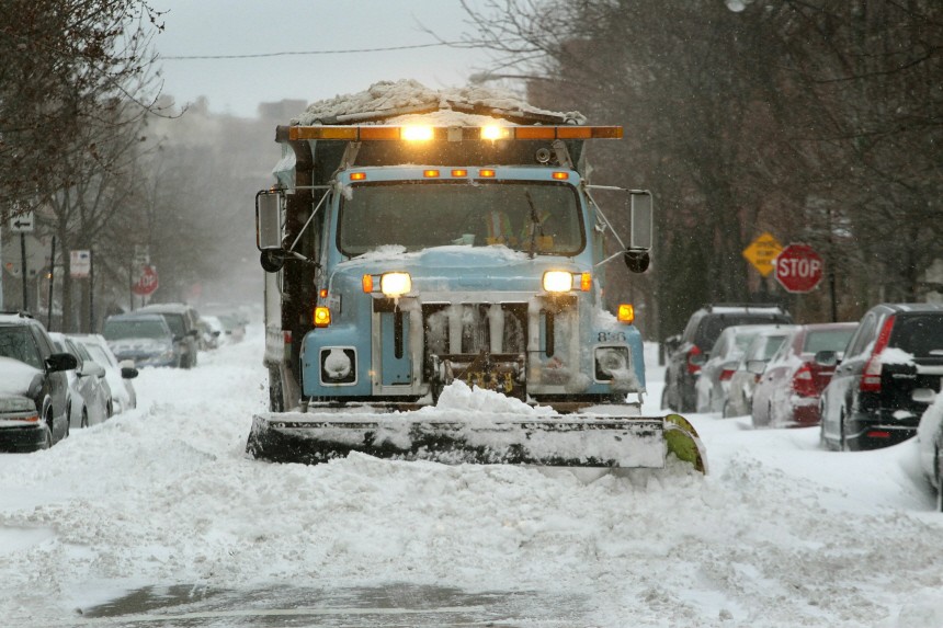 Large Snow Storm Roars Through The Midwest