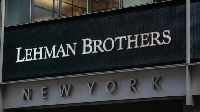 Finanzen kompakt: Schlappe zweieinhalb Jahre ist der Fall von Lehman Brothers nun schon her - und viele Kleinanleger kämpfen noch immer um Entschädigungen. Nun gibt es neue Hoffnung.