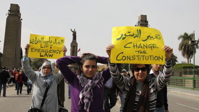 Tahrir-Platz Mubarak Demonstrantinnen