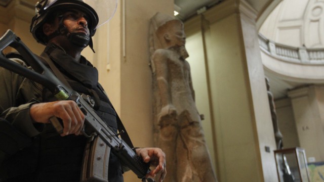 Deutscher Alltag: Das Plündern speziell im Ägyptischen Museum ist ganz übel und sollte niemals vorkommen.