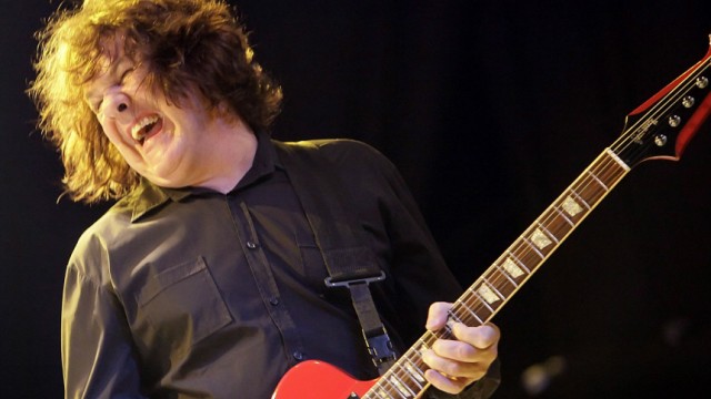 Guitarist Gary Moore dies at 58