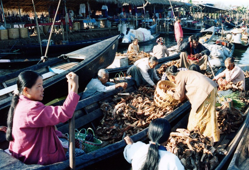 Ruderkünstler im Wickelrock: Bei den Fischern am Inle-See in Birm