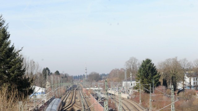 Ebersberg: Die Bahnstrecke Münchnen-Rosenheim, hier im Bereich Kirchseeon.