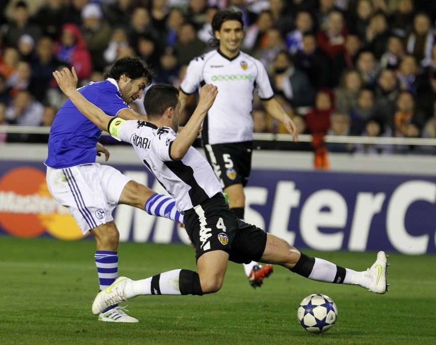 Schalke 04's Raul kicks the ball to score a goal past Valencia's Navarro during their Champions League soccer match in Valencia