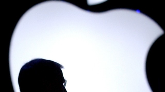 Steve Jobs debuts iMac