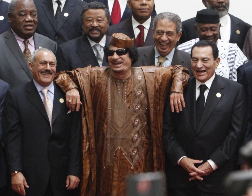 Libyan leader al-Gaddafi leans on the shoulders of Egyptian President Mubarak and President of Yemen Saleh during a photocall before the second Afro-Arab Summit in Sirte