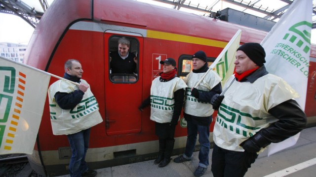 Train drivers of the GDL trade union display their strike flags at the main railway station of Cologne